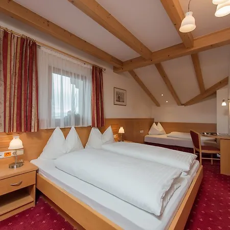 Hotel Garni Hochgruber Brunico
